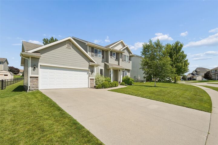 Property Photo:  840 NE 51st Street  IA 50021 