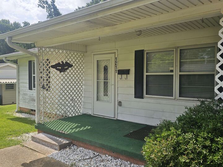 Property Photo: 1211 Webb TX 75654