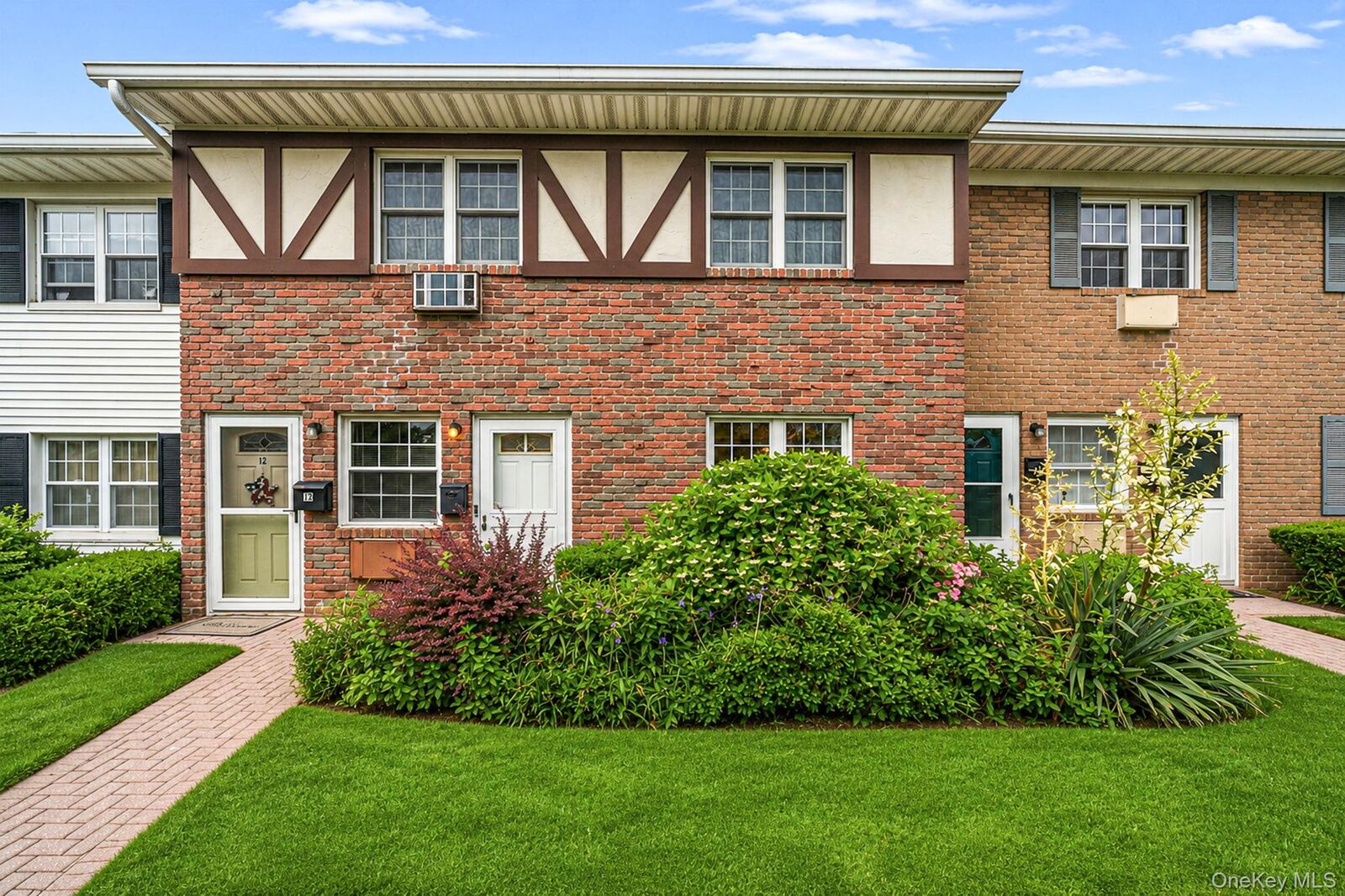 Property Photo:  11 Springwood Drive  NY 11703 