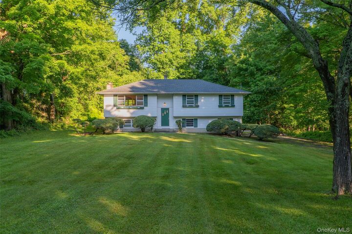 Property Photo:  18 Sheryl Lane  NY 10541 