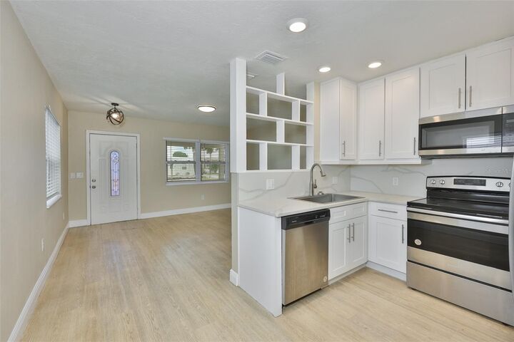 Property Photo:  2450 40th Avenue N  FL 33714 