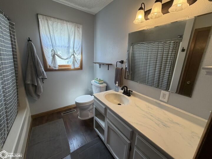Property Photo:  1302 N Adams  IA 50401 
