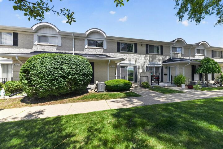 Property Photo:  8503 Winchester Dr Drive  MI 48313 