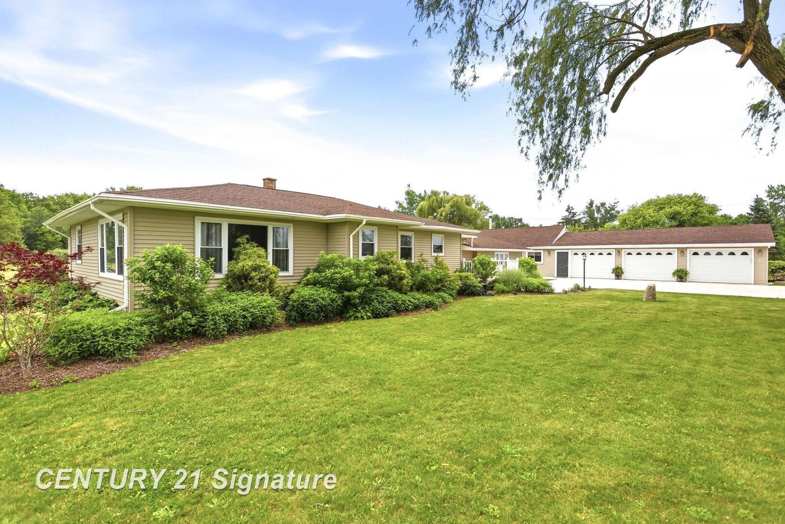 Property Photo:  2051 S Brennan Road  MI 48626 