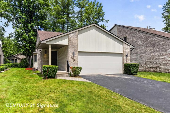 Property Photo:  708 Shorefront Circle  MI 48640 