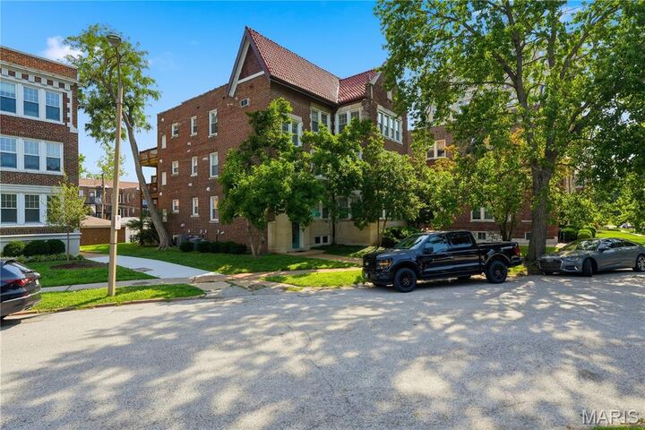 Property Photo:  6247 N Rosebury Avenue 1 W  MO 63105 