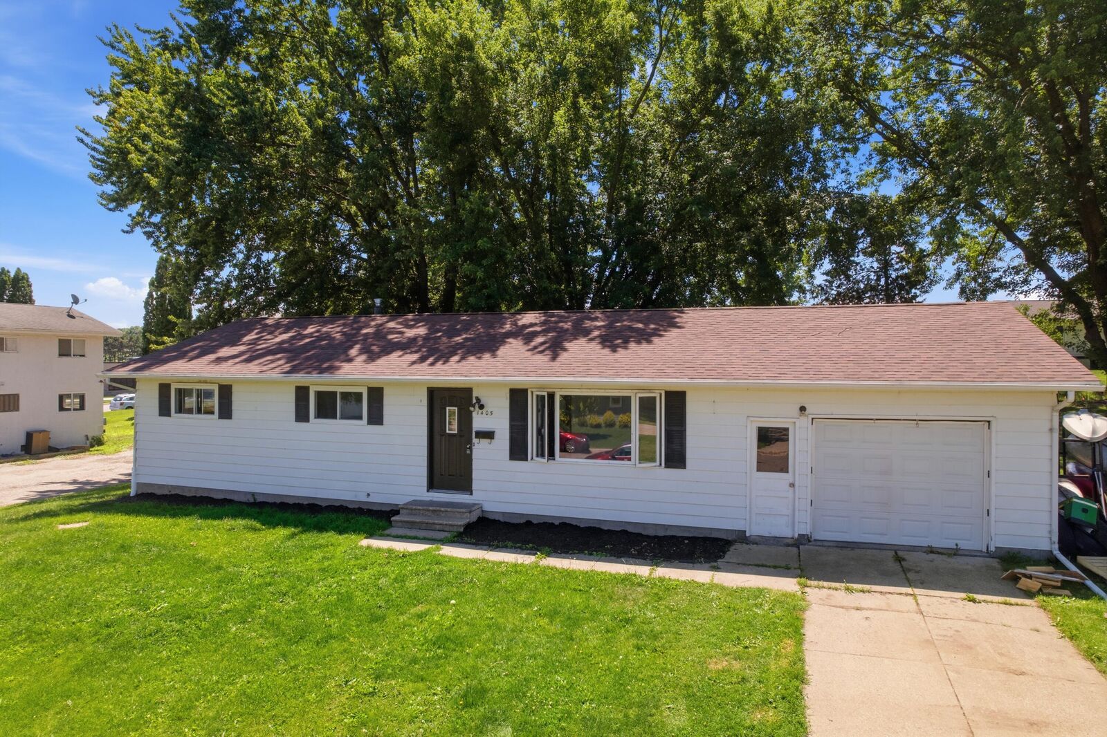 Property Photo:  1405 Labus Dr  WI 54614 