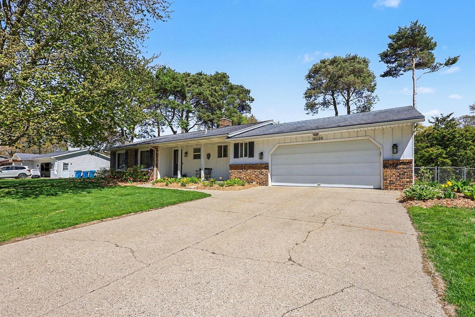 Property Photo: 16224 Pinewood Avenue MI 49456