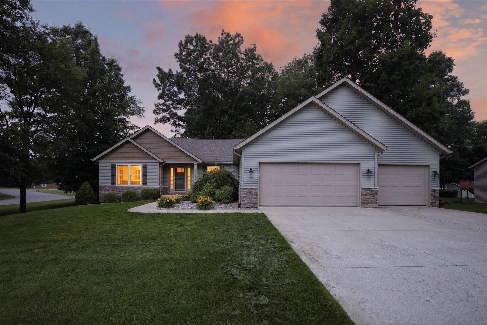 Property Photo:  69914 Roy Drive  MI 49112 