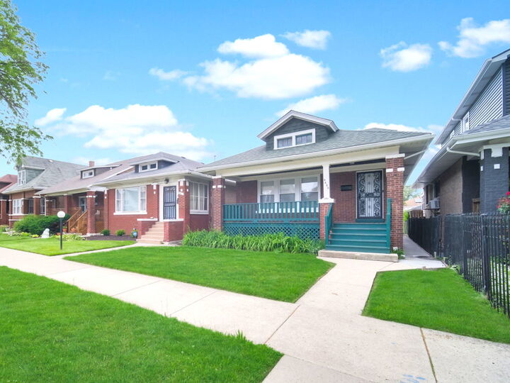 Property Photo: 9420 S Saint Lawrence Avenue IL 60619