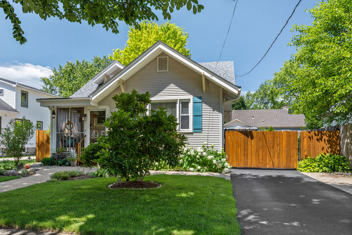 Property Photo:  127 N Mallory Avenue  IL 60510 