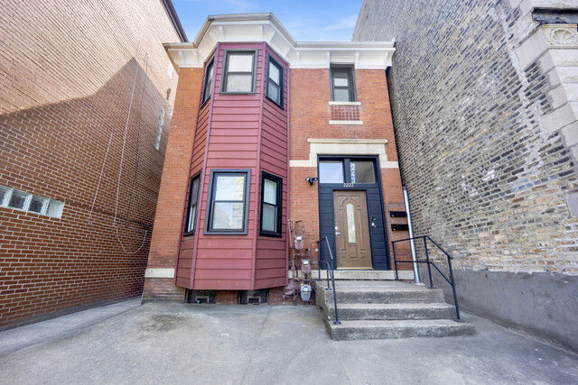 Property Photo:  2223 W Taylor Street 2  IL 60612 