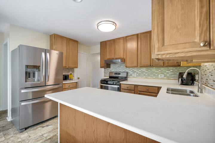 Property Photo:  517 S Hubbard Street  IL 60102 
