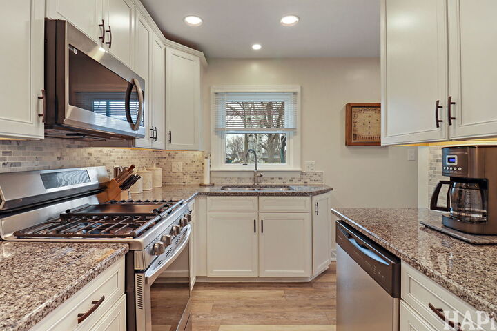 Property Photo: 804 Elm Street IL 60151