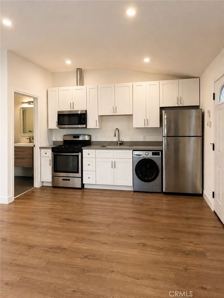 Property Photo:  20737 Tiara Street  CA 91367 