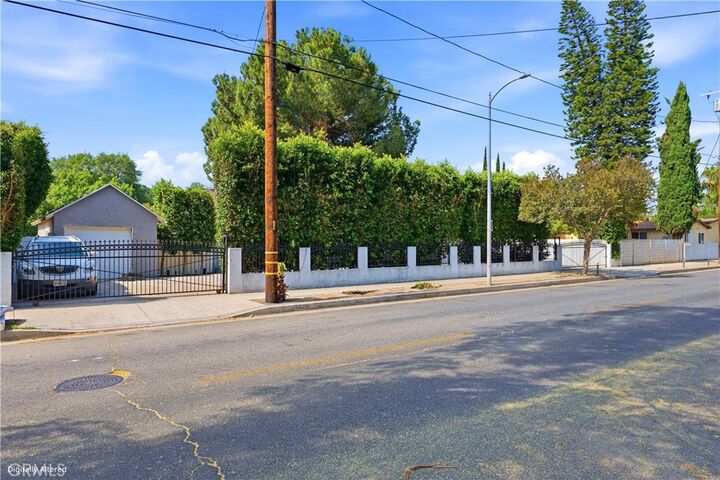 Property Photo:  19238 Strathern Street  CA 91335 