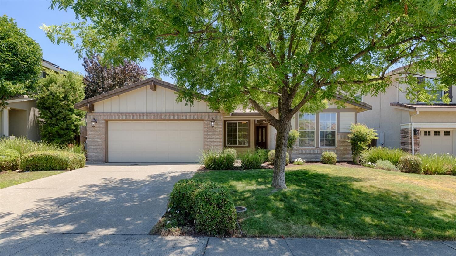 Property Photo: 2921 Fox Hill Drive CA 95765