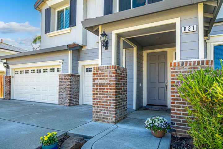 Property Photo:  821 Dunbar Court  CA 95648 