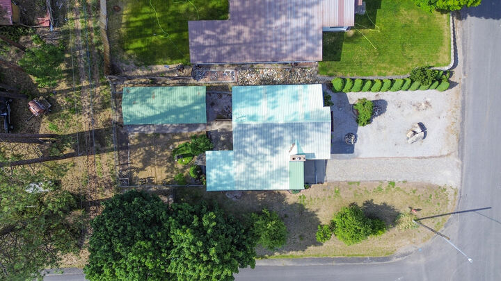 Property Photo:  817 N Hofstetter St  WA 99114 