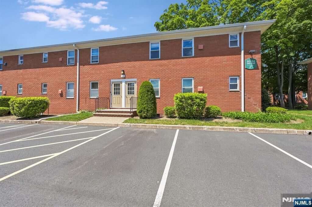 Property Photo:  46 Knox Terrace 2A  NJ 07470 