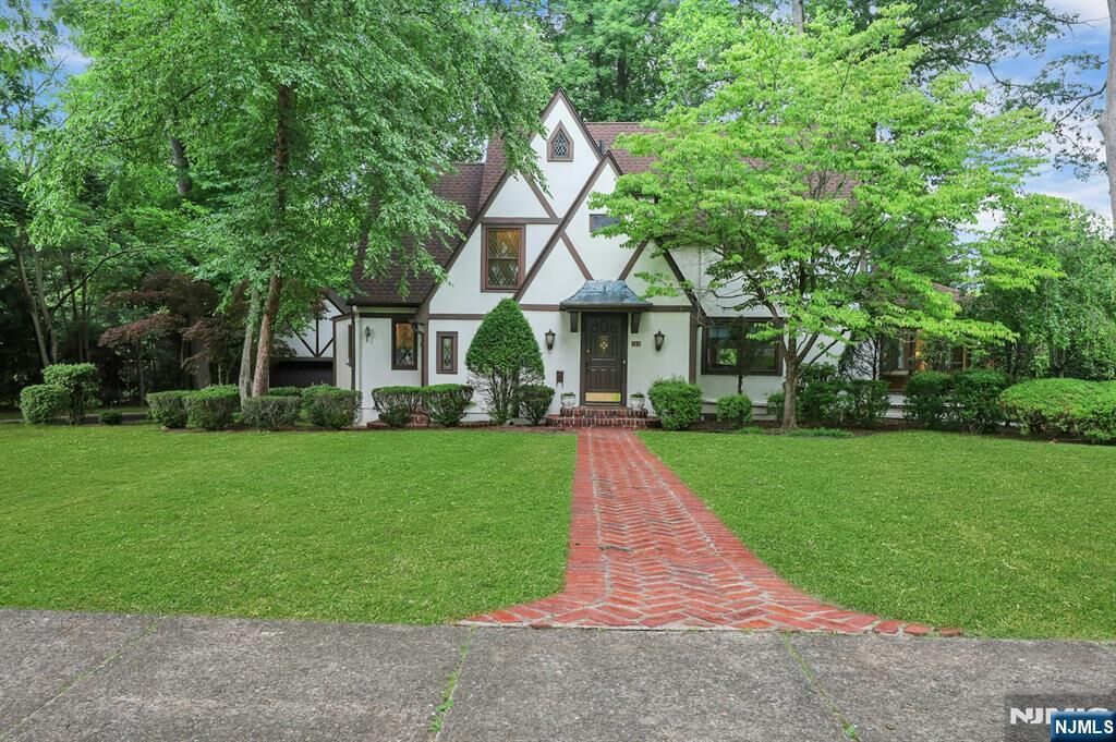 Property Photo:  112 Goodwin Terrace  NJ 07675 