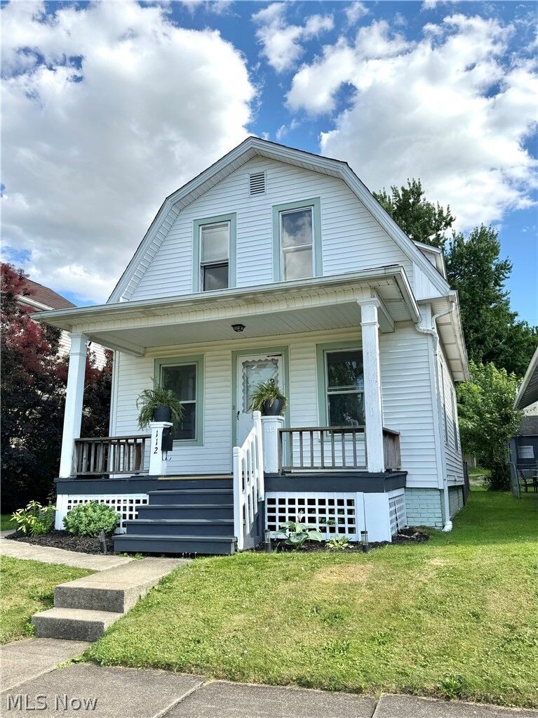 Property Photo: 112 E Carolina Avenue OH 44672