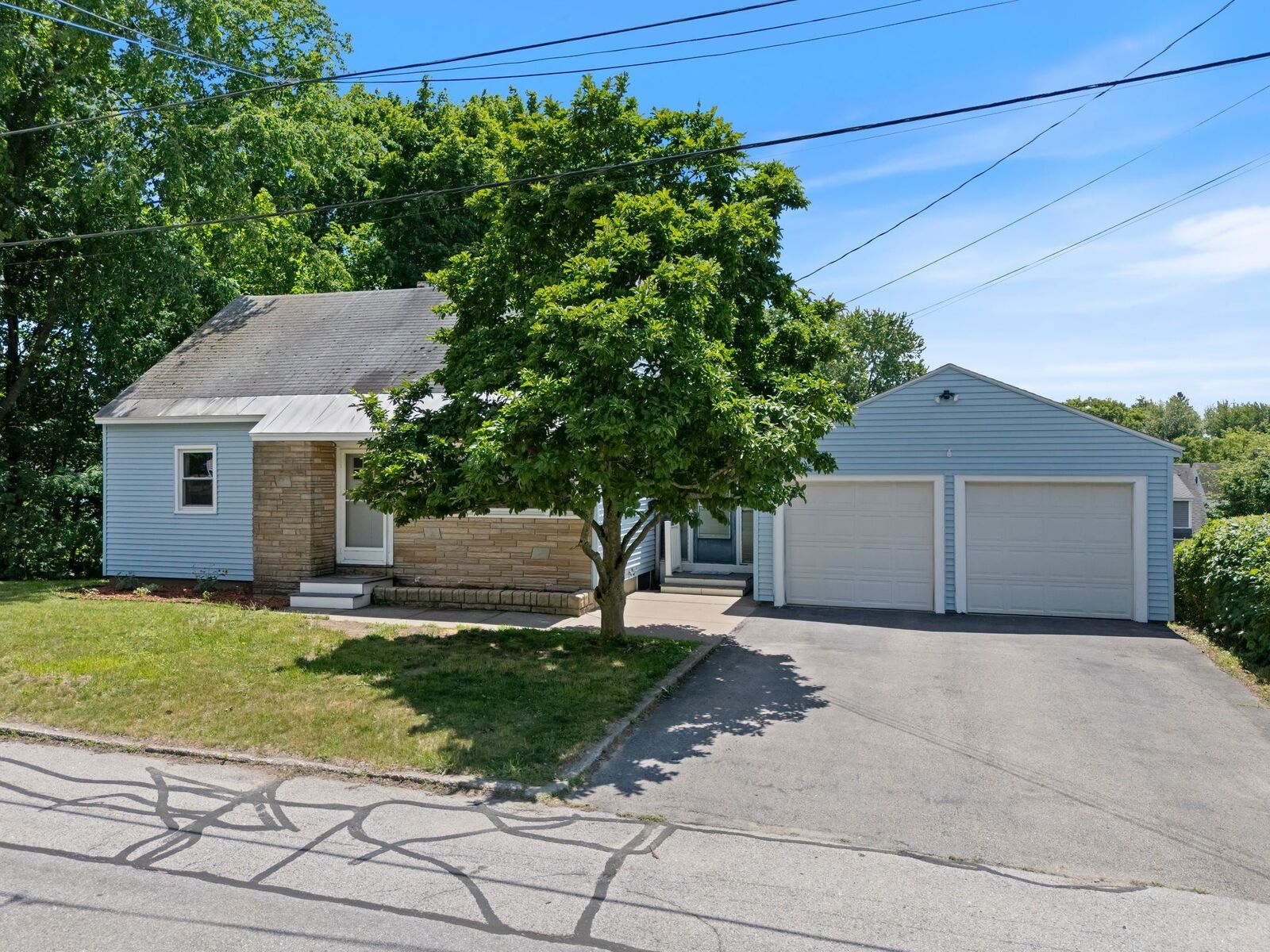 Property Photo:  493 Laurel Street  NH 03103 