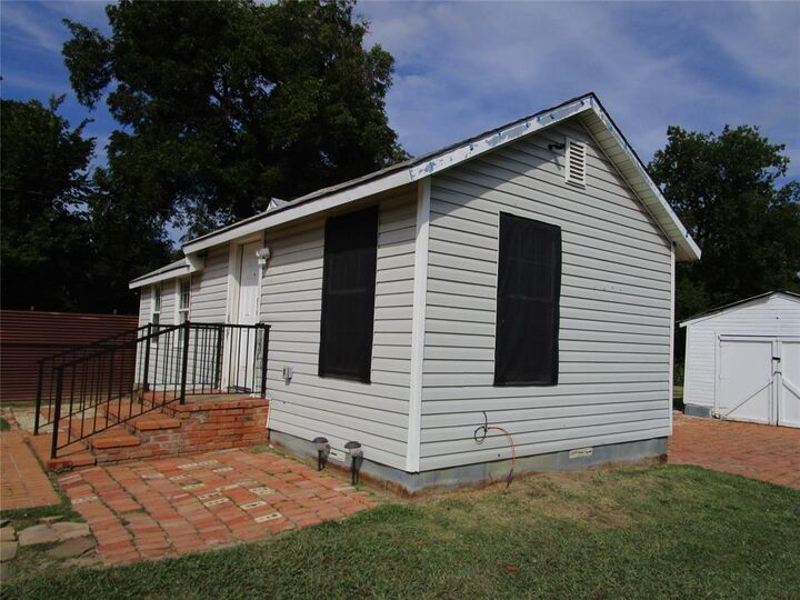 Property Photo:  3718 N Westmoreland Road  TX 75212 
