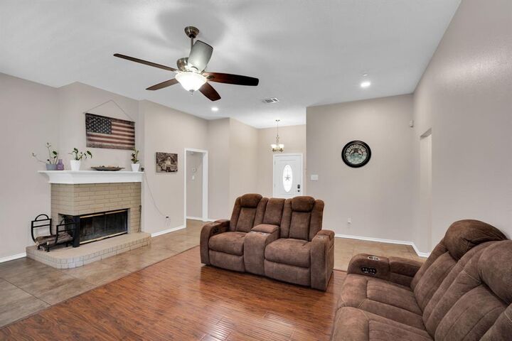 Property Photo: 1001 Short Line Boulevard TX 76065