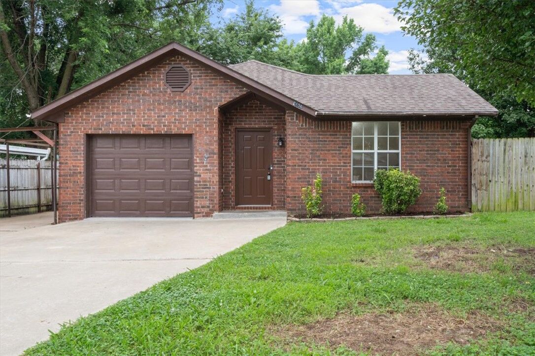 Property Photo:  2436 W Twin Springs Street  AR 72761 