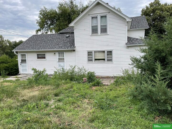 Property Photo:  620 County Road 15  NE 68015 