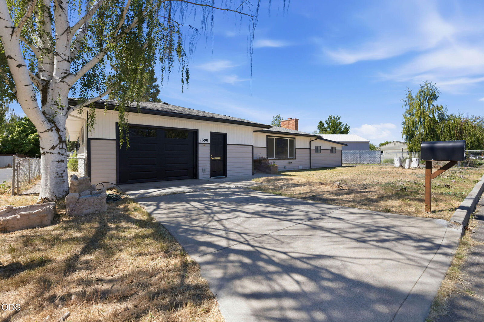 Property Photo:  1390 NE Loper  OR 97754 