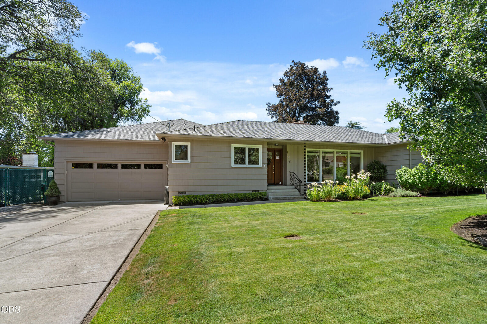Property Photo:  134 White Oak Drive  OR 97504 