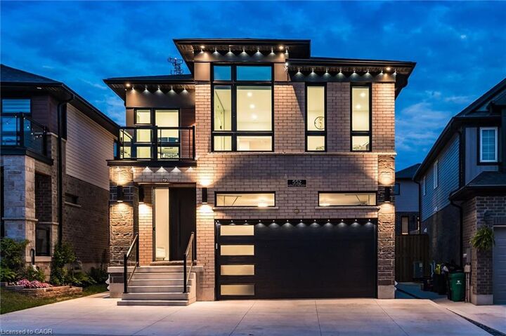 Property Photo: 552 Nathalie Crescent ON N2E 0H9