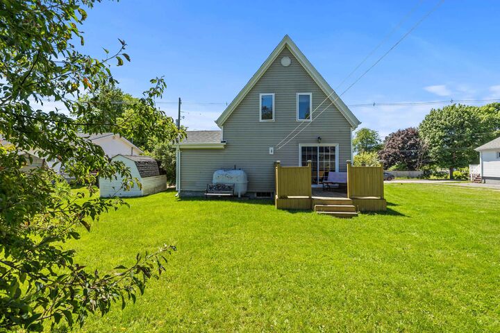 Property Photo:  317 Hawthorne Avenue  PE C1N 2C9 