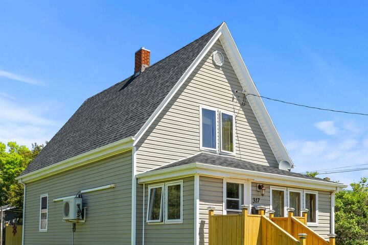 Property Photo: 317 Hawthorne Avenue PE C1N 2C9