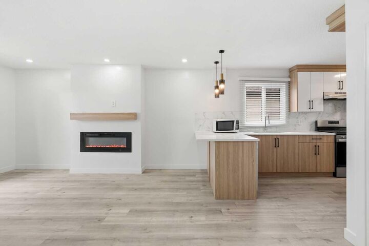 Property Photo: 424 Penbrooke Crescent SE AB T2A 3T7