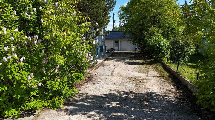 Property Photo:  4711 5 Avenue  AB T7E 1C6 