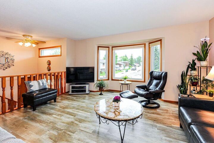 Property Photo:  6407 50 Avenue  AB T4V 3Z9 
