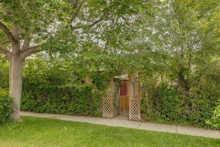 Property Photo: 506 38 Avenue SW AB T2S 0W1