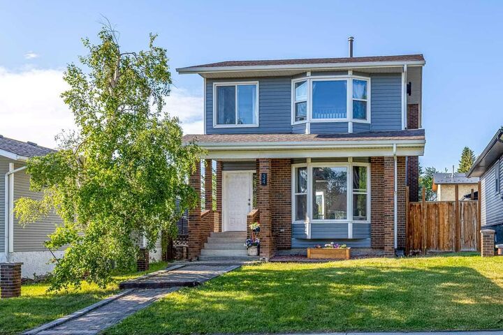 Property Photo:  34 Elk Hill SE  AB T4B 1Y9 