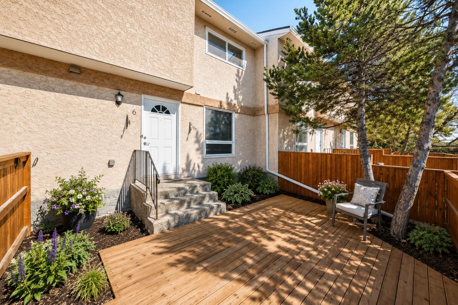 Property Photo:  4630 46 Avenue 6  AB T4H 1C6 