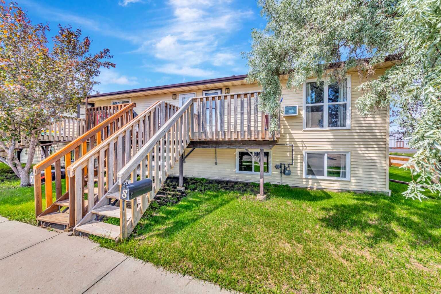 Property Photo:  5219 57 Street 8  AB T9V 0V4 