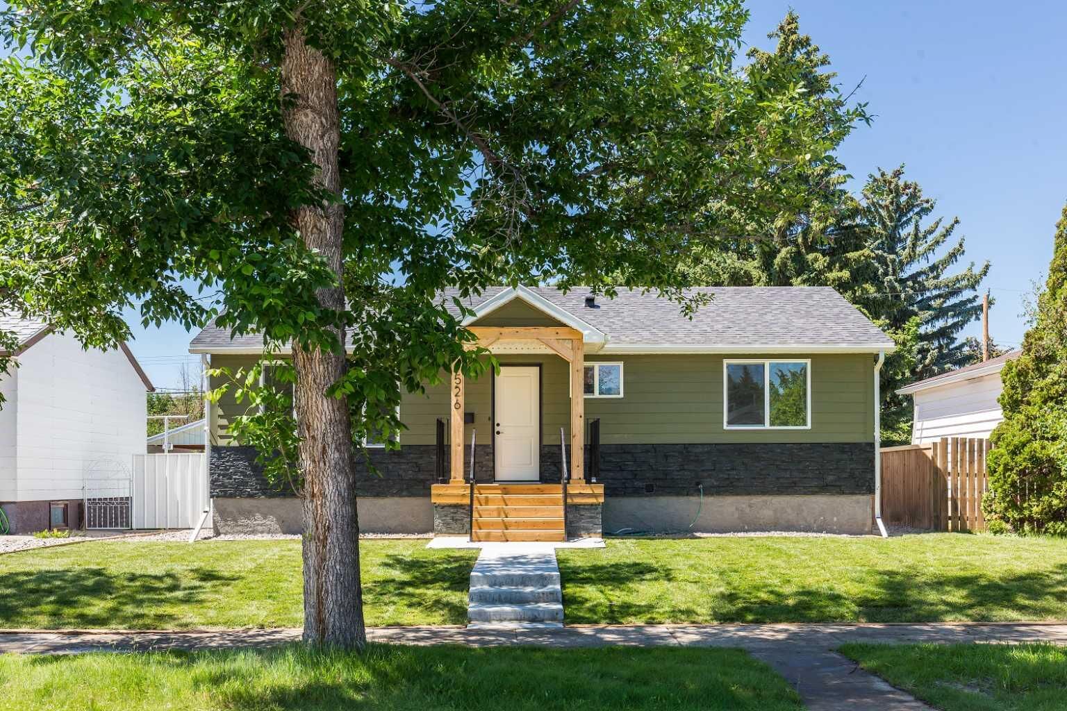 Property Photo:  526 28 Street S  AB T1J 3S9 