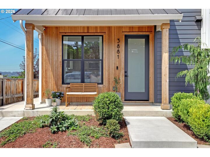 Property Photo: 3881 SE 28th Ave OR 97202
