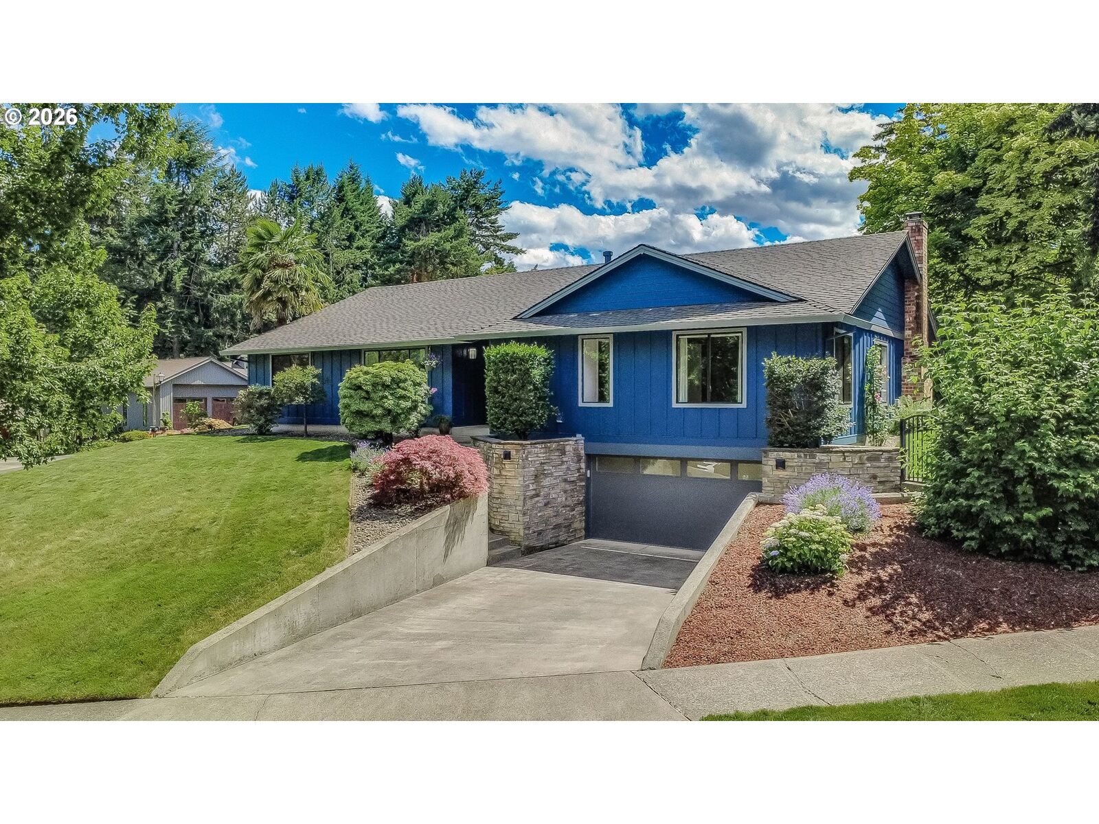 Property Photo:  1408 Greentree Cir  OR 97034 