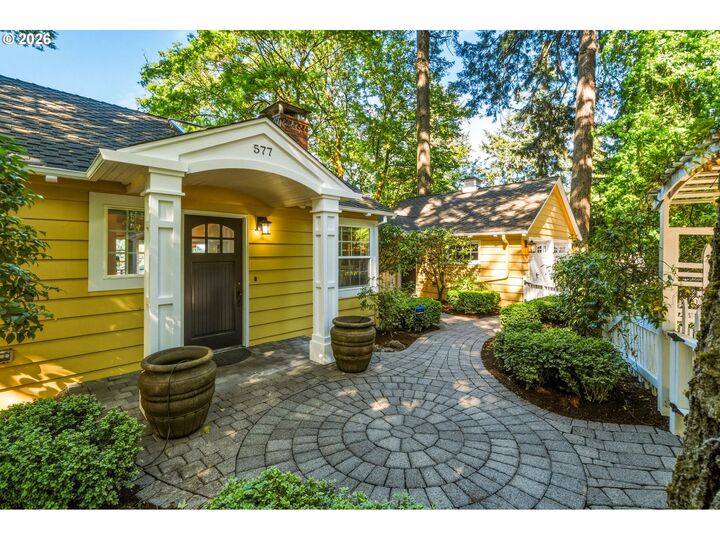 Property Photo:  577 Middlecrest Rd  OR 97034 