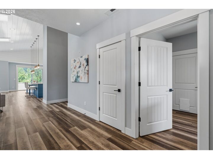 Property Photo:  2301 Robbins Way  OR 97355 