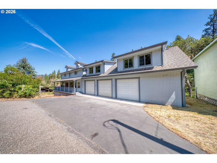 Property Photo:  107 3rd Ave  OR 97040 