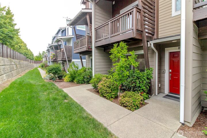 Property Photo: 17417 118th Ave Ct E F WA 98374